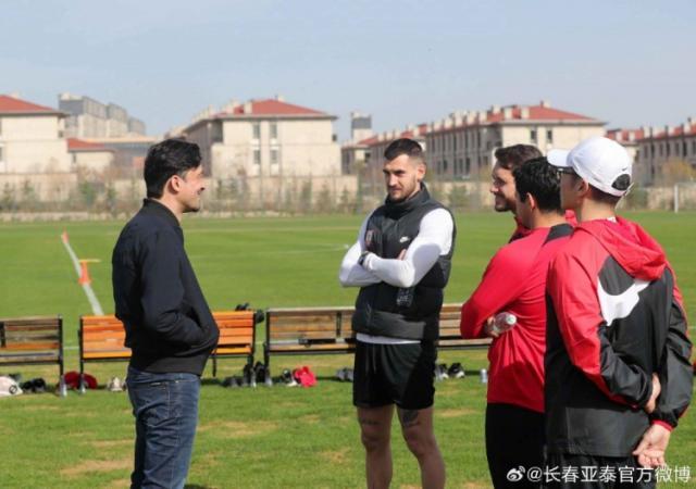七星彩数据分析-亚泰兵抵武汉新帅谢晖随队 塞尔吉尼奥解禁复出
